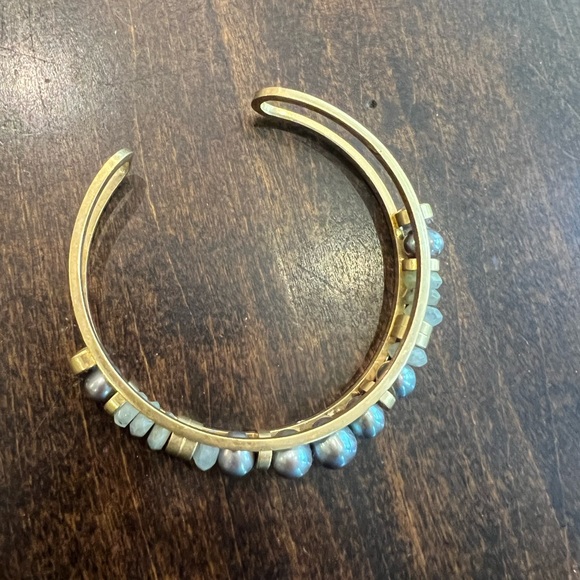 Stella & Dot, cuff bracket with grey toned beads surround. Stunning piece. - Picture 3 of 6